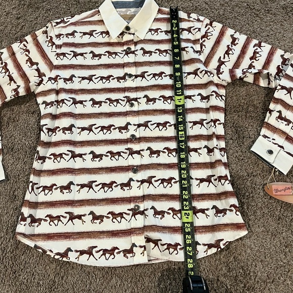 NWT Wrangler Western Shirt Women’s Medium  White/Red Horses Long Sleeve - Picture 7 of 8